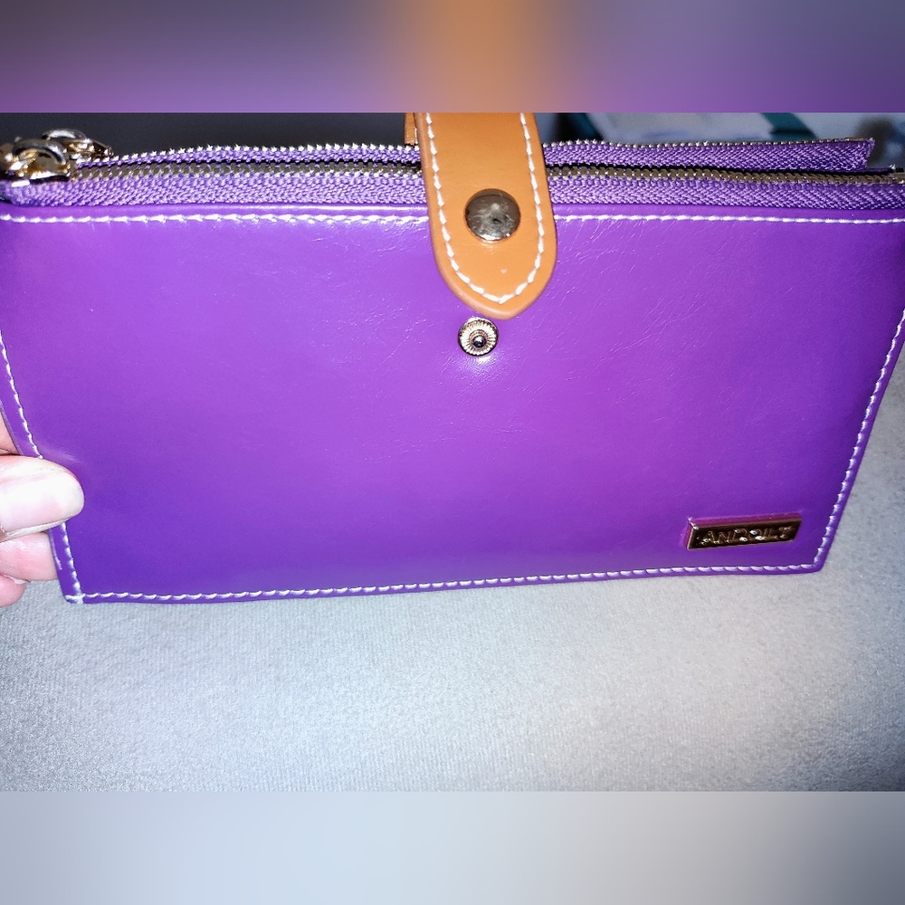 2 wallets